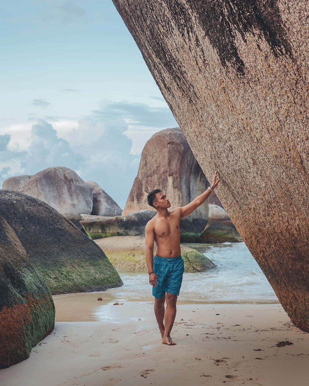 Spot Foto Menarik Pantai Tanjung Tinggi Spot Foto Menarik Pantai Tanjung Tinggi